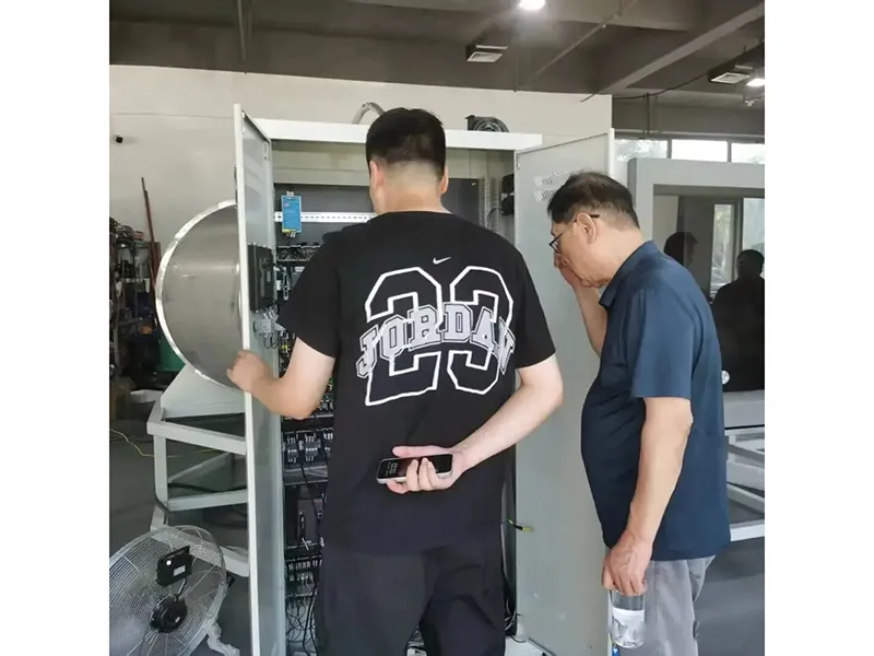 Buồng thử nghiệm cát và bụi tiêu chuẩn quân sự quy mô lớn.
